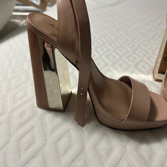 Aldo Nude Heels - Picture 2 of 6